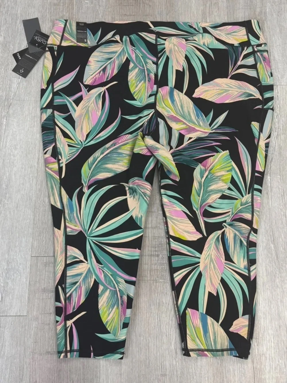 Torrid Black Tropical Performance Core Crop Active Leggings - New - Size 28 (5)